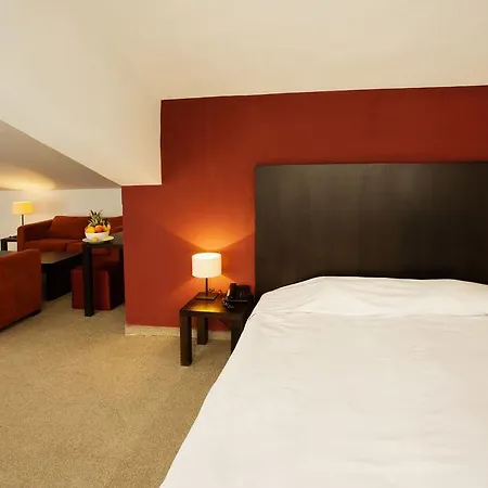 Riverside Boutique Hotel 4*